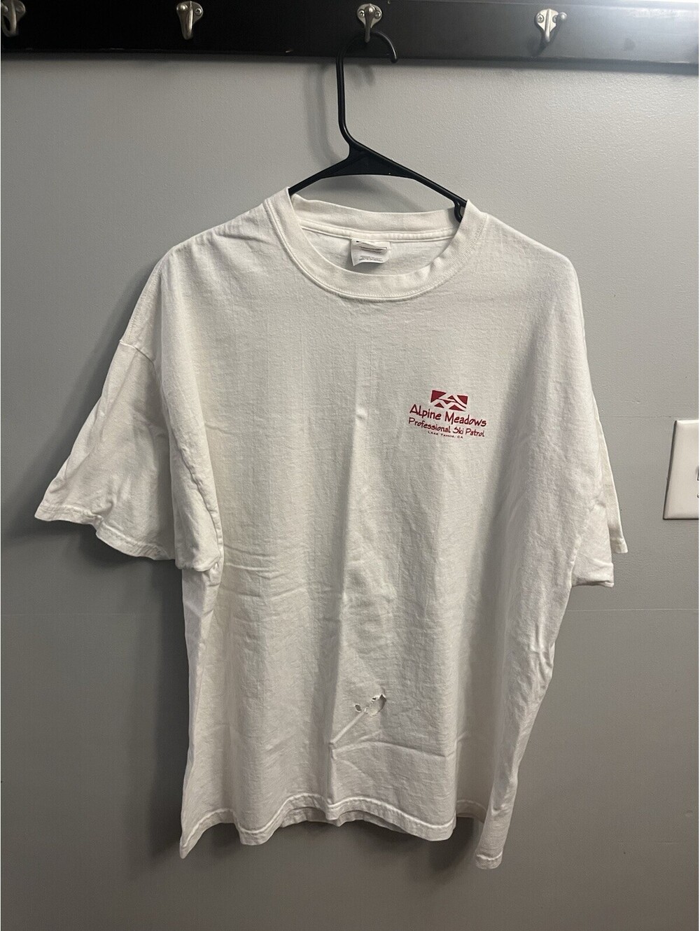 Vtg 90s Alpine Meadows Ski Patrol Avalanche Dogs T-Shirt Hanes Beefy XL w/ Hole